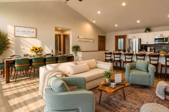 Sunset Lake Escape, Beachfront, Dog Friendly