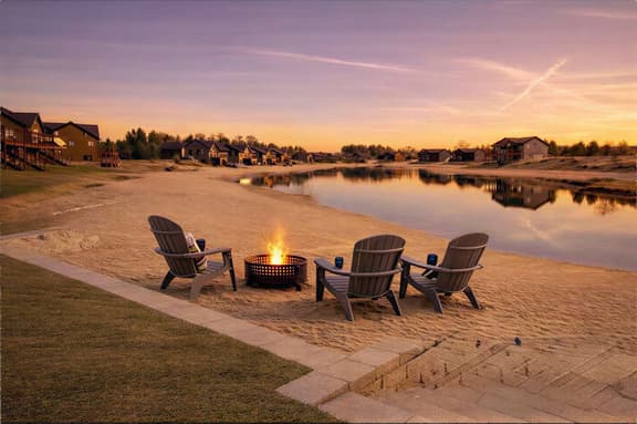 Beach Cottage • Private Lake • Sleeps 14
