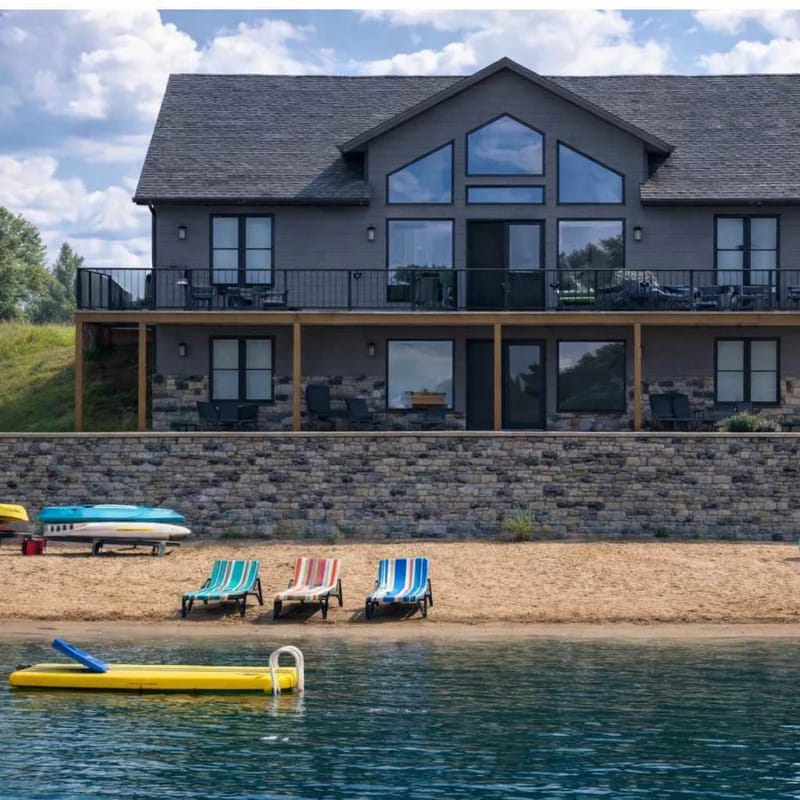 Beach House by Castle Rock Lake