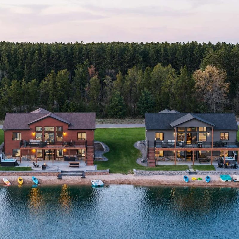 Sleeps 40! 2 Homes• Hot Tubs • Pickleball • Lake Front • Private Beach